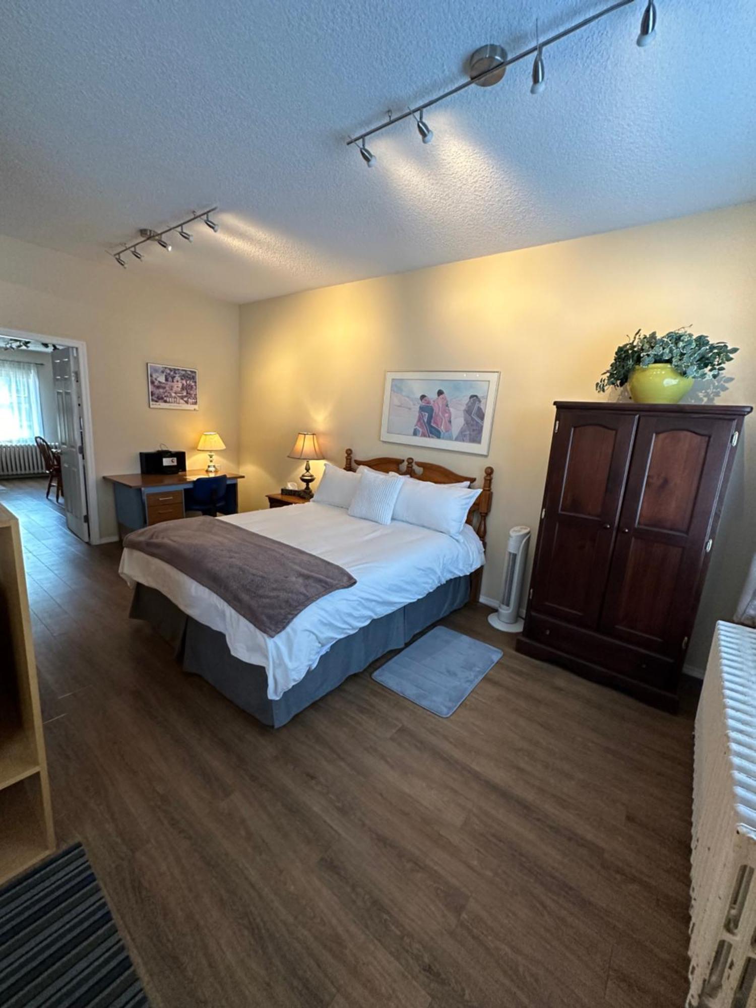 Burns Lake Bed And Breakfast ภายนอก รูปภาพ