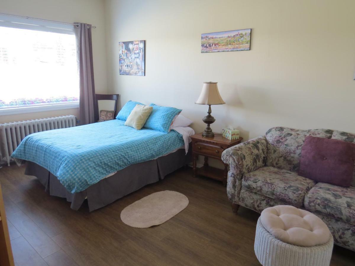 Burns Lake Bed And Breakfast ภายนอก รูปภาพ